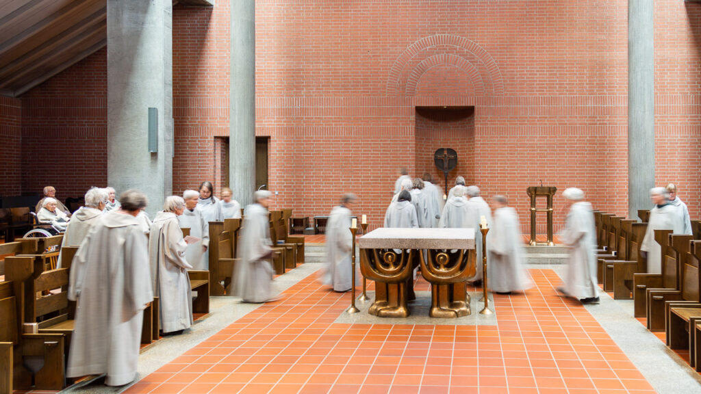 Einblick in die Gebetsstunde der Schwestern in der St. Michael Kirche