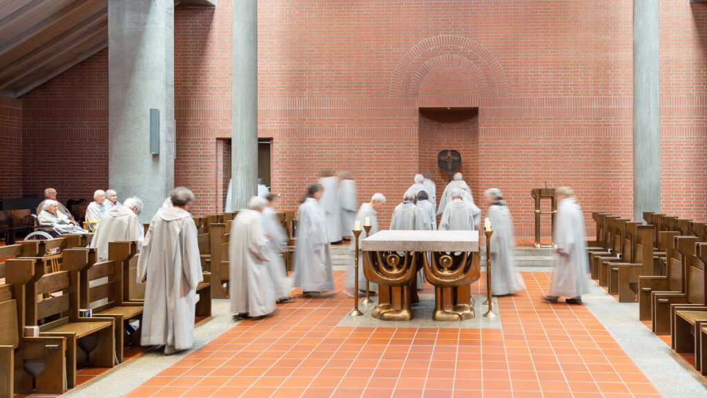 Einblick in die Gebetsstunde der Schwestern in der St. Michael Kirche